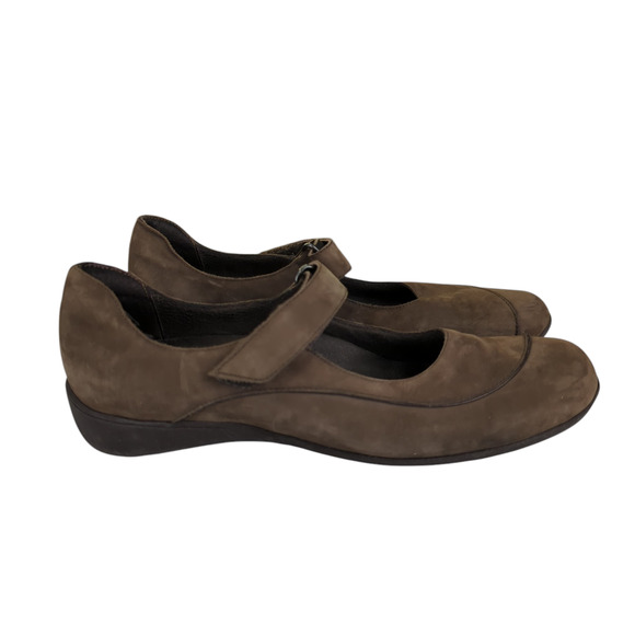 Munro Brown Flats - Picture 1 of 8